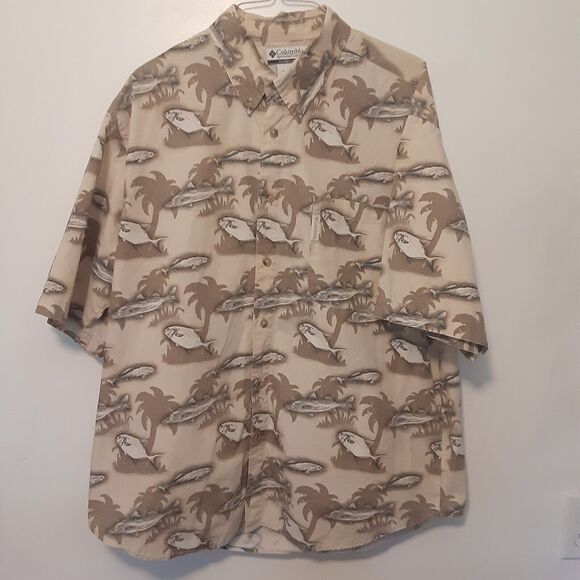 Columbia Sportswear Shirt Mens Large Beige Fish Print Short Sleeve Button Hiking - Picture 1 of 8